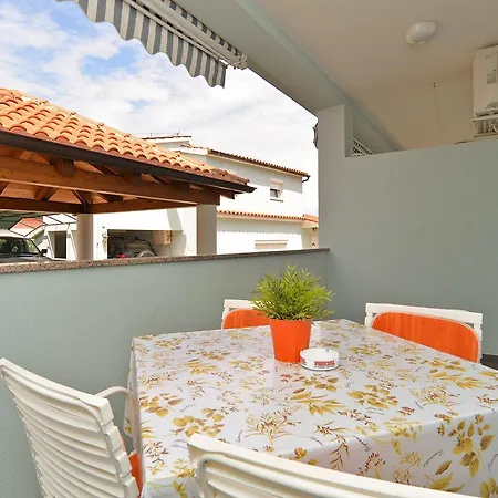 Apartman Veljko 100 *