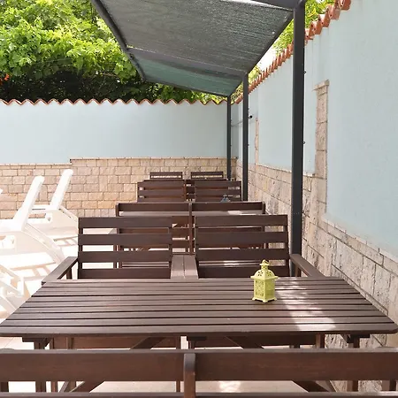 Apartman Veljko 100 Pula