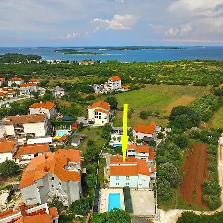 Apartman Veljko 100 *