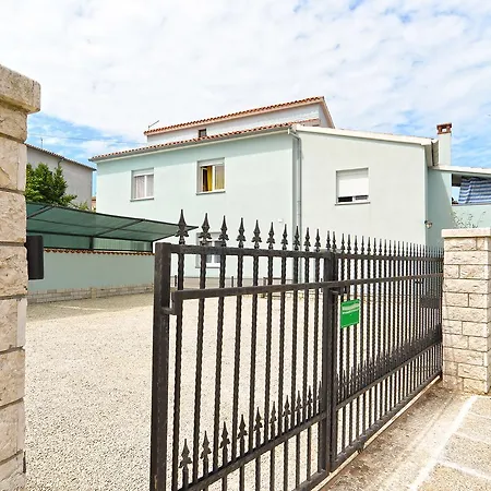 Veljko 100 Apartman *