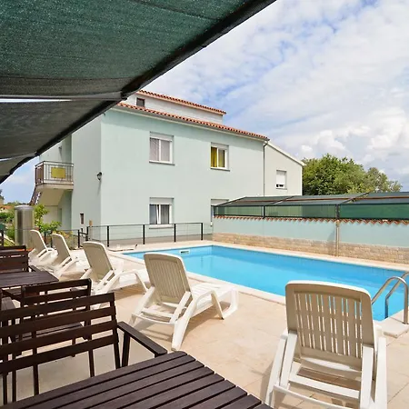 Apartman Veljko 100 *
