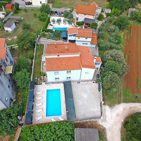 Apartman Veljko 100 *